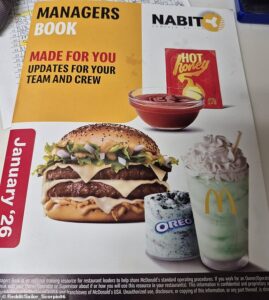 麦当劳员工提前曝光了该连锁店有史以来最大的汉堡，这款汉堡将在几周后推出。