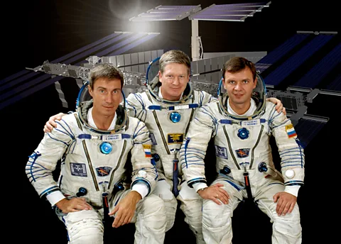 美国宇航局：当空间站的首批三名宇航员抵达时，空间站只有三个用螺栓连接起来的小型模块。（图片来源：美国宇航局）