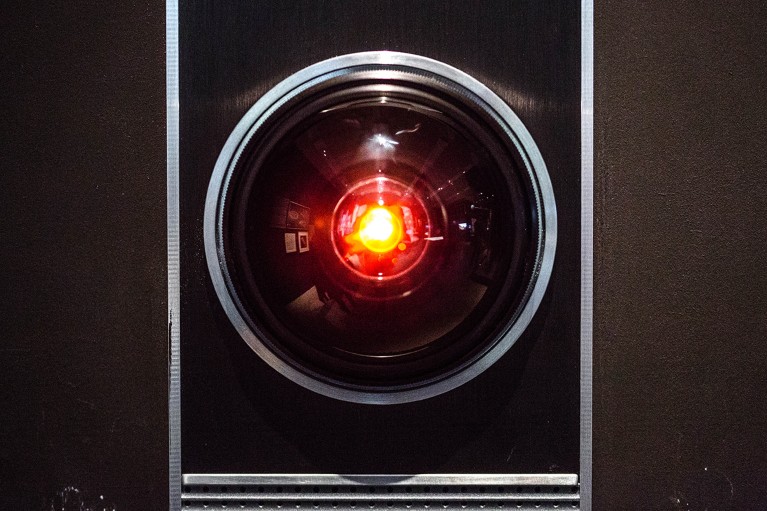 斯坦利·库布里克电影《2001太空漫游》中HAL 9000红灯机器人的原版道具。